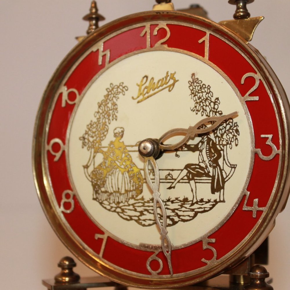 VINTAGE Schatz ANNIVERSARY CLOCK Victory Red